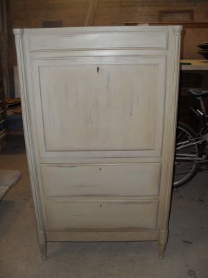 secrétaire couleur crème